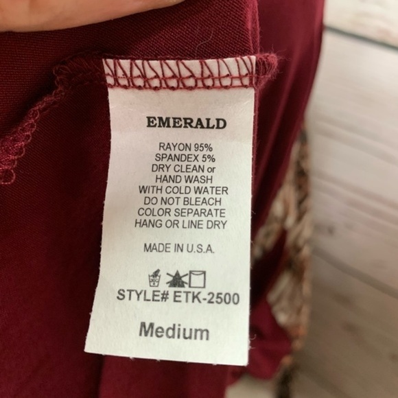 NWT Emerald Burgundy Print Raglan Tunic - Picture 7 of 7
